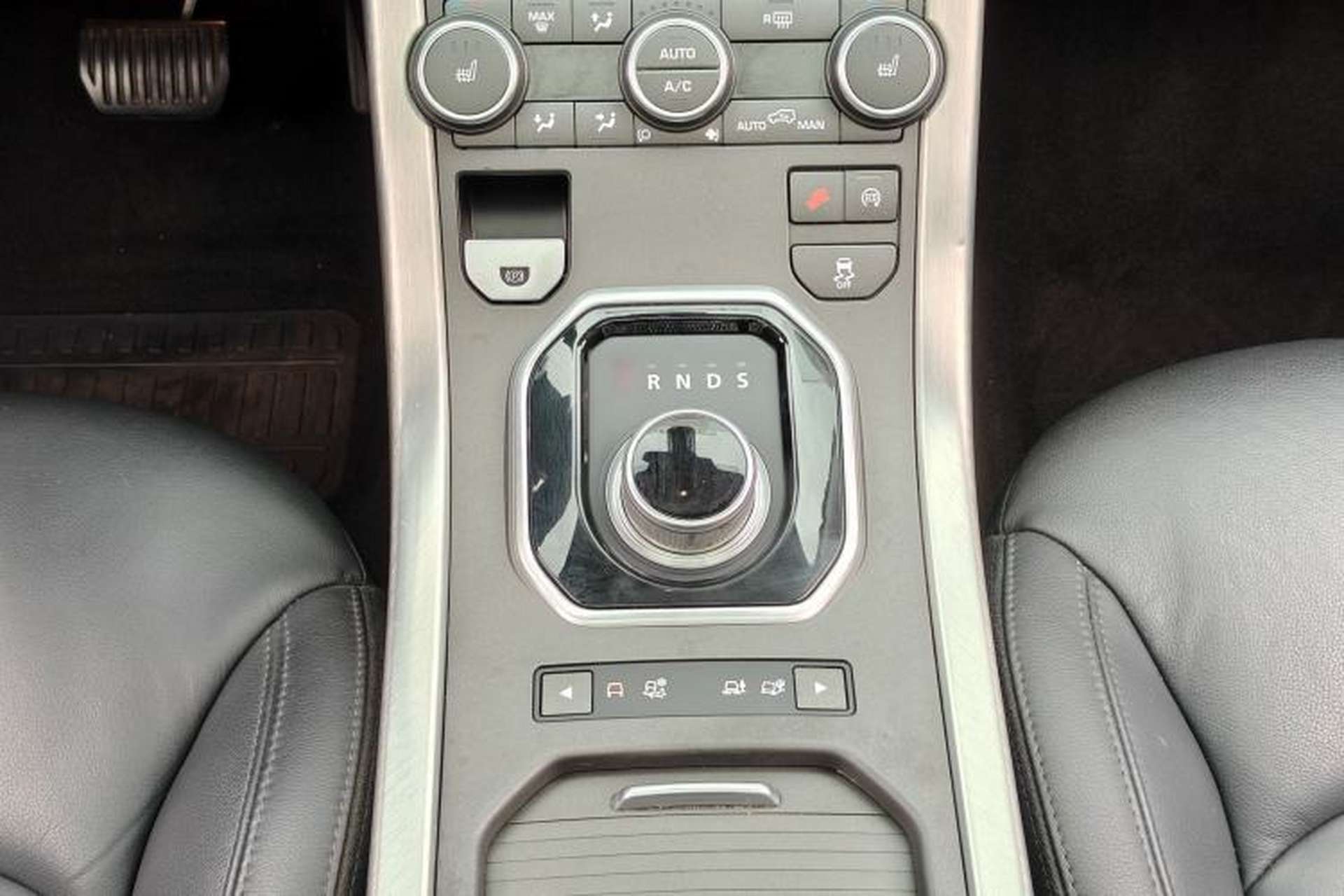 Used Land Rover Range Evoque 2015 2.0T Five-Door Zhiyao Edition Gear Lever