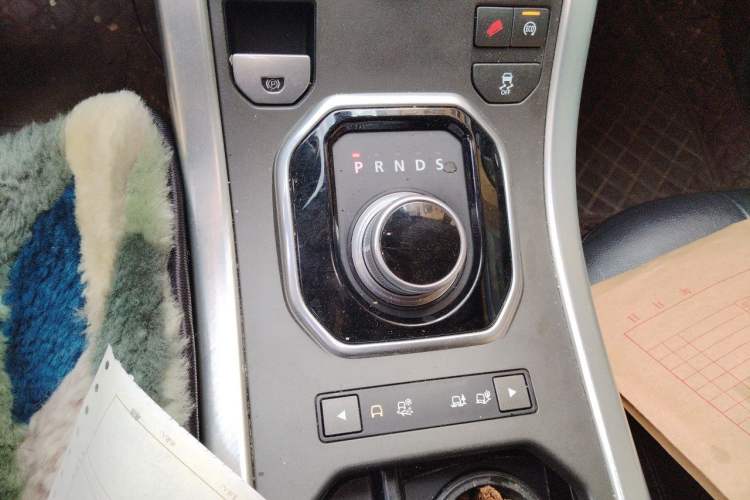 Used Land Rover Range Evoque 2015 2.0T Five-Door Zhiyao Edition Gear Lever