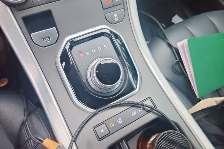 Used Land Rover Range Evoque 2015 2.0T Five-Door Zhiyao Edition Gear Lever