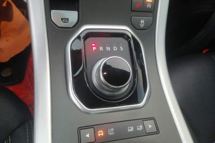 Used Land Rover Range Evoque 2015 2.0T 5-Door Ignite Edition Gear Lever