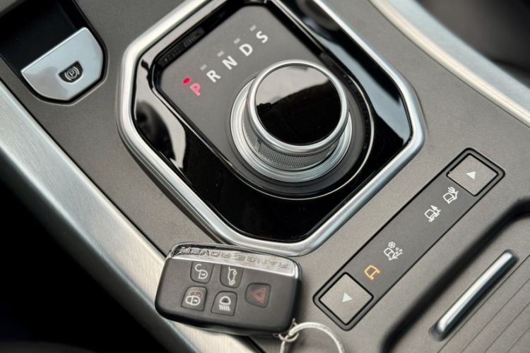 Used Land Rover Range Evoque 2015 2.0T Five-Door Zhiyao Edition Interior 4