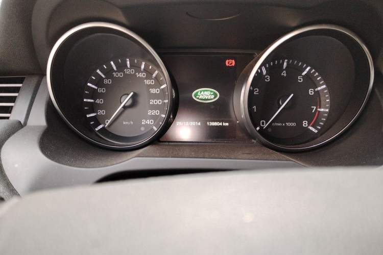 Used Land Rover Range Evoque 2015 2.0T Five-Door Zhiyao Edition Odometer Close Up