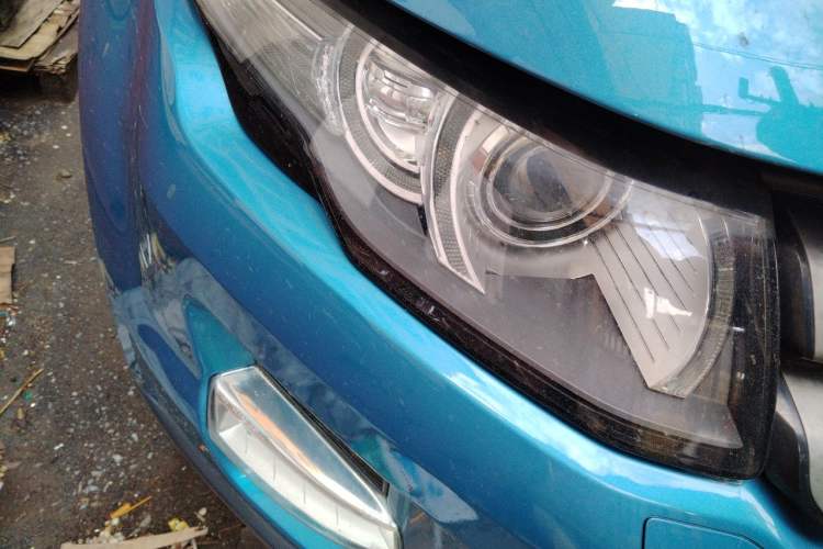 Used Land Rover Range Evoque 2015 2.0T Five-Door Zhiyao Edition Right Front Headlight