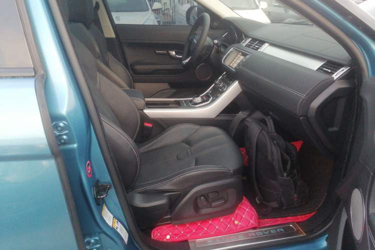 Used Land Rover Range Evoque 2015 2.0T 5-Door Ignite Edition Right Front Seat