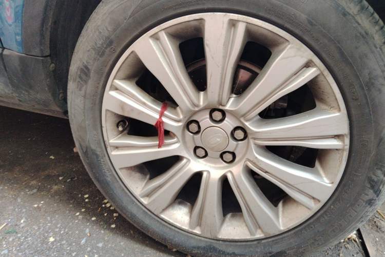 Used Land Rover Range Evoque 2015 2.0T Five-Door Zhiyao Edition Right Front Wheel Hub