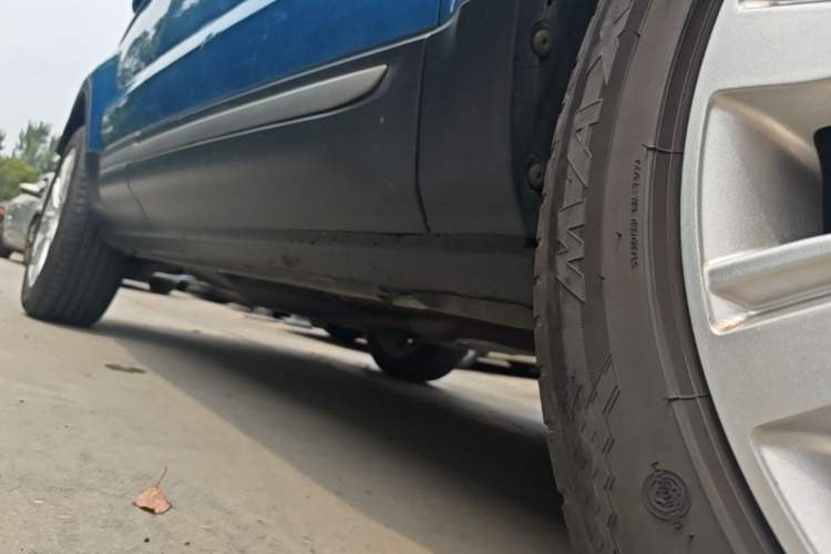 Used Land Rover Range Evoque 2015 2.0T Five-Door Zhiyao Edition Right Side Sill