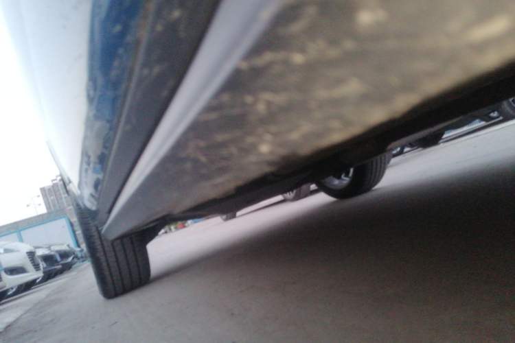 Used Land Rover Range Evoque 2015 2.0T 5-Door Ignite Edition Right Side Sill