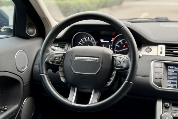 Used Land Rover Range Evoque 2015 2.0T Five-Door Zhiyao Edition Steering Wheel