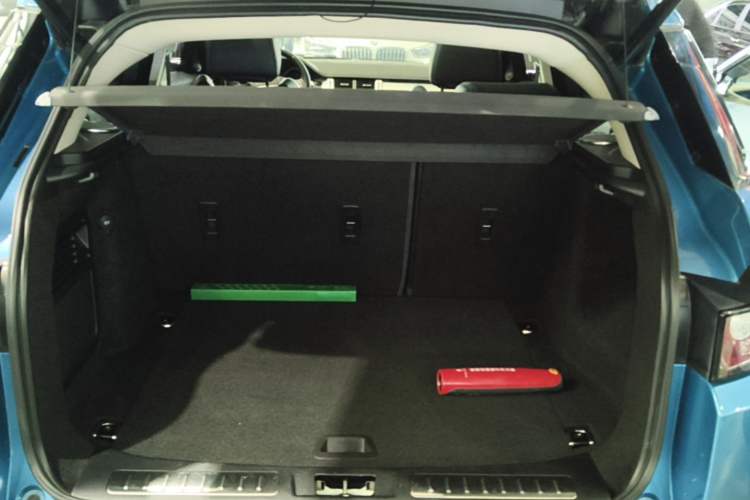 Used Land Rover Range Evoque 2015 2.0T Five-Door Sporty Edition Trunk