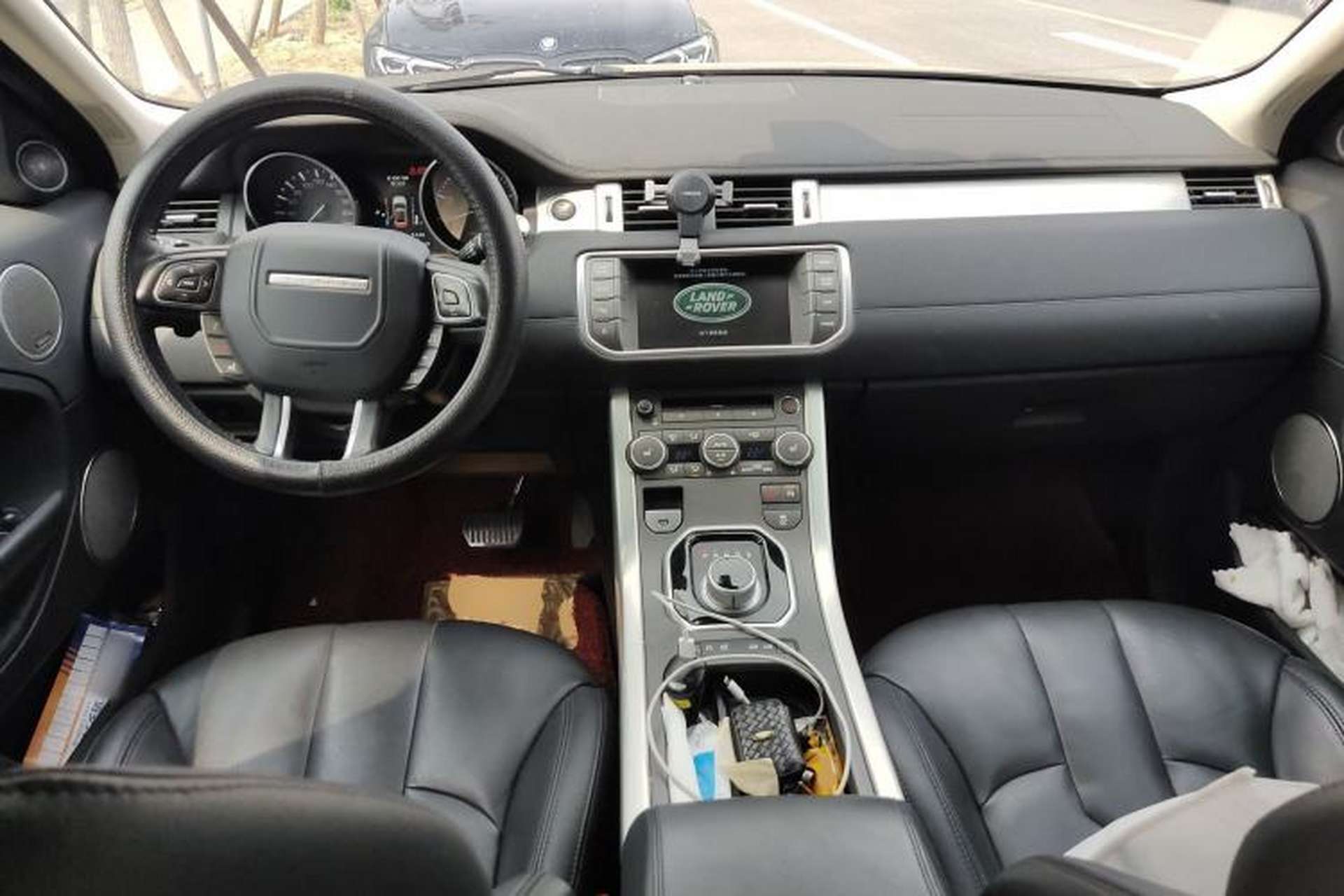 Used Land Rover Range Evoque 2015 2.0T Five-Door Zhiyao Edition Center Console