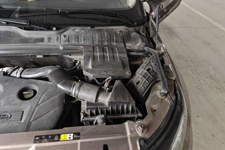 Used Land Rover Range Evoque 2015 2.0T Five-Door Zhiyao Edition Engine Bay Left