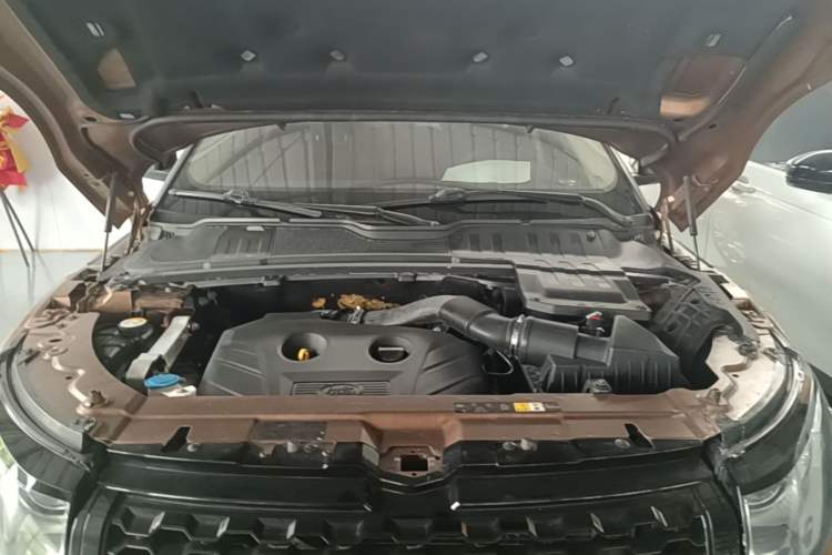 Used Land Rover Range Evoque 2015 2.0T Five-Door Zhiyao Edition Engine Bay