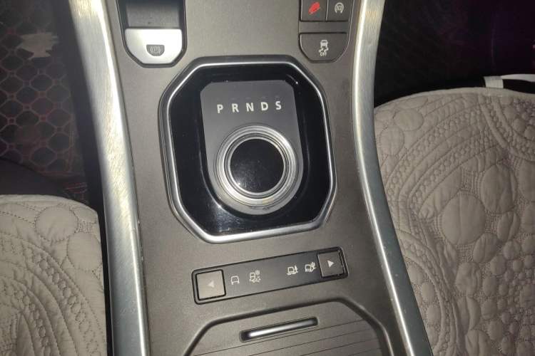 Used Land Rover Range Evoque 2015 2.0T Five-Door Zhiyao Edition Gear Lever