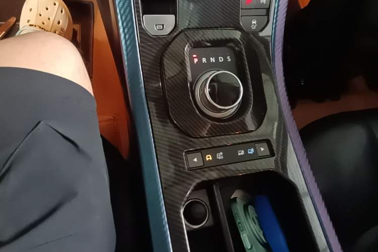 Used Land Rover Range Evoque 2015 2.0T Five-Door Zhiyao Edition Gear Lever