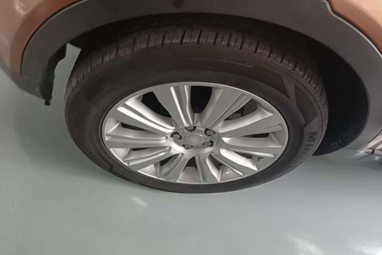 Used Land Rover Range Evoque 2015 2.0T Five-Door Zhiyao Edition Left Front Wheel Hub
