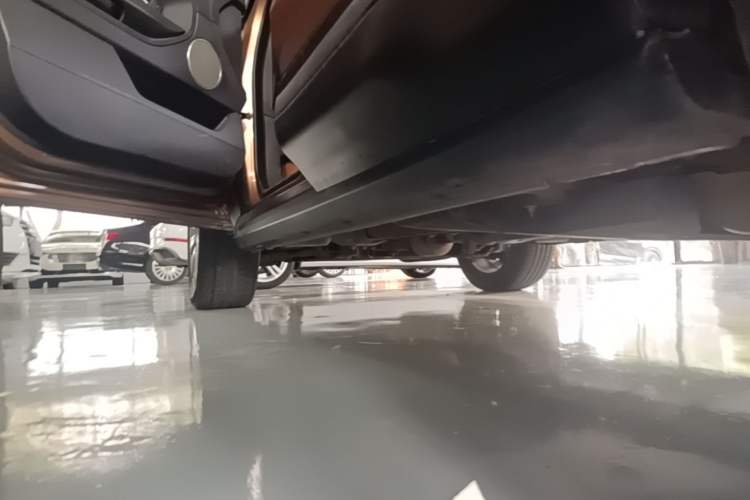 Used Land Rover Range Evoque 2015 2.0T Five-Door Zhiyao Edition Left Side Sill