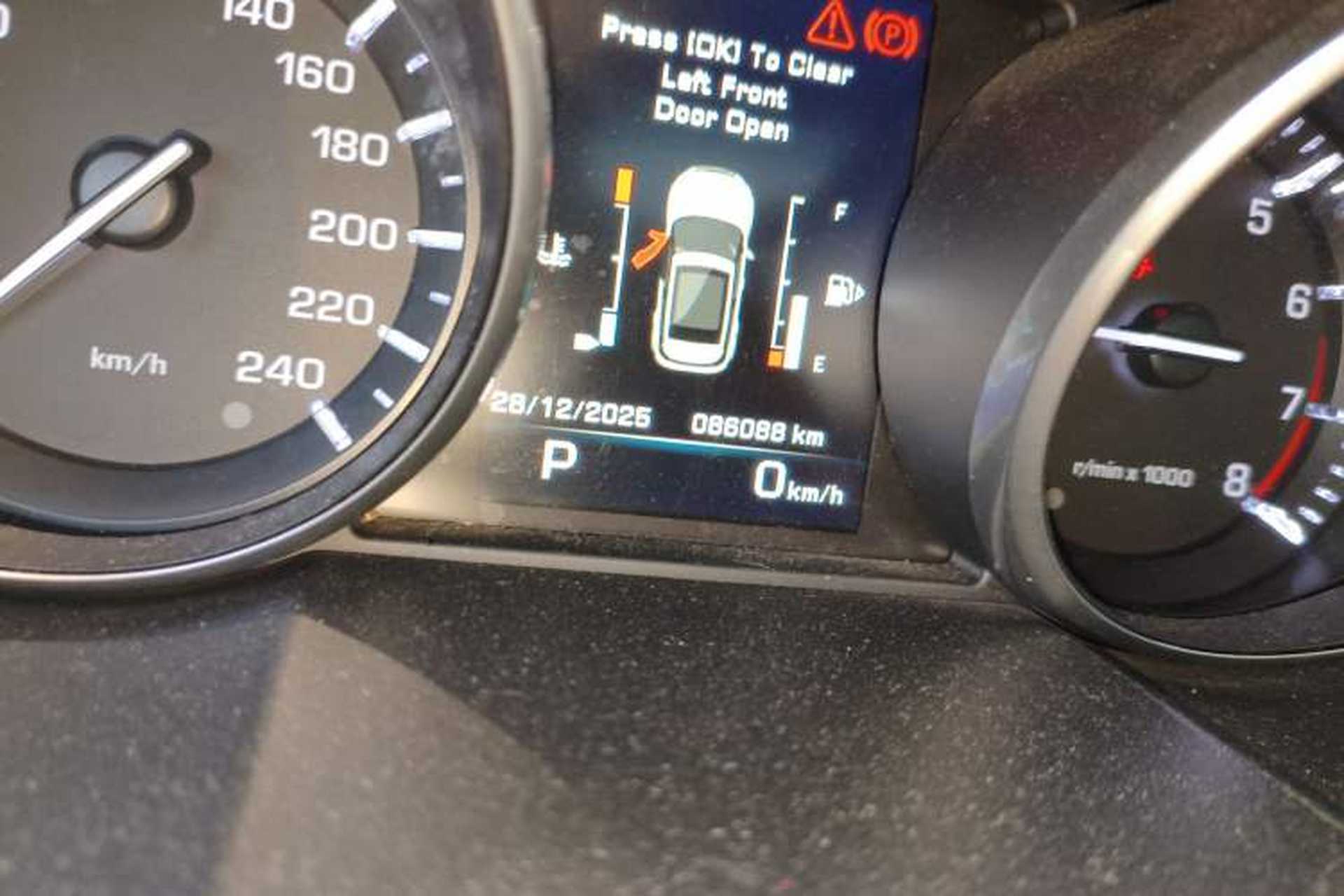 Used Land Rover Range Evoque 2015 2.0T Five-Door Sporty Edition Odometer Close Up