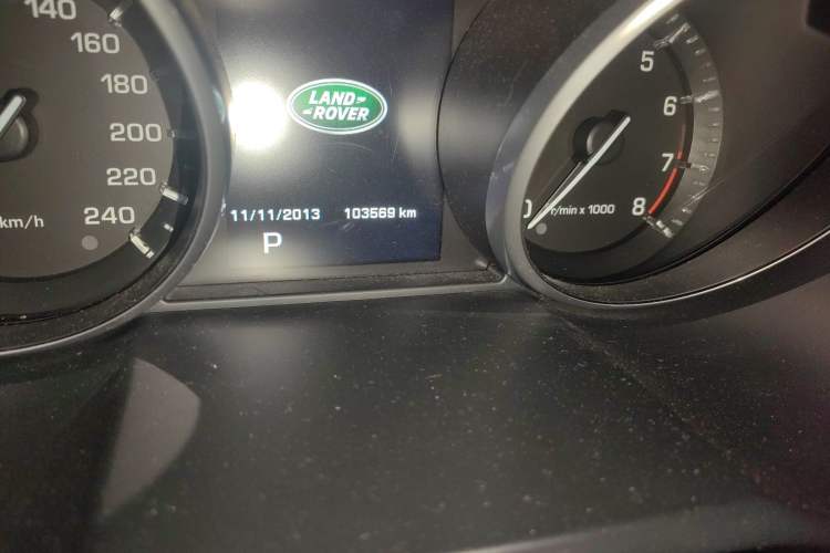 Used Land Rover Range Evoque 2015 2.0T Five-Door Zhiyao Edition Odometer Close Up