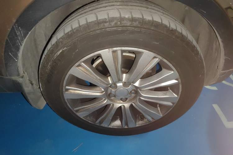Used Land Rover Range Evoque 2015 2.0T Five-Door Zhiyao Edition Right Front Wheel Hub