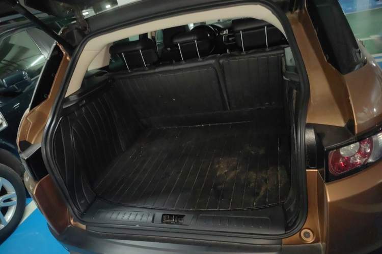 Used Land Rover Range Evoque 2015 2.0T Five-Door Zhiyao Edition Trunk