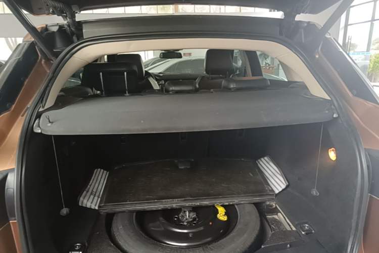 Used Land Rover Range Evoque 2015 2.0T Five-Door Zhiyao Edition Trunk