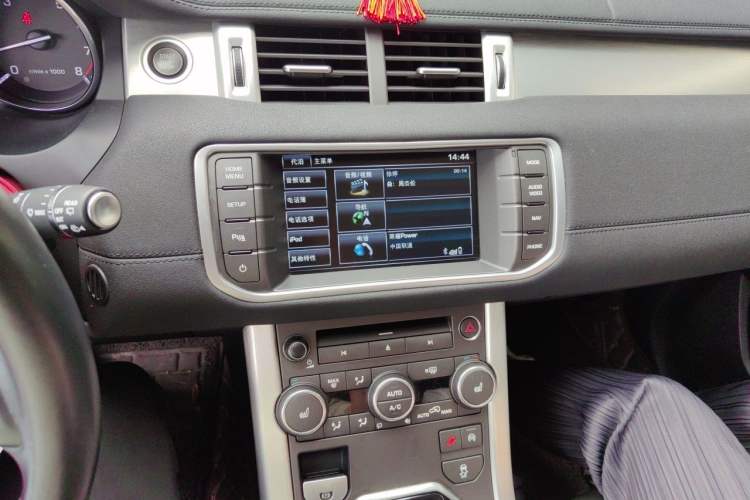 Used Land Rover Range Evoque 2015 2.0T Five-Door Zhiyao Edition Audio And AC Panel
