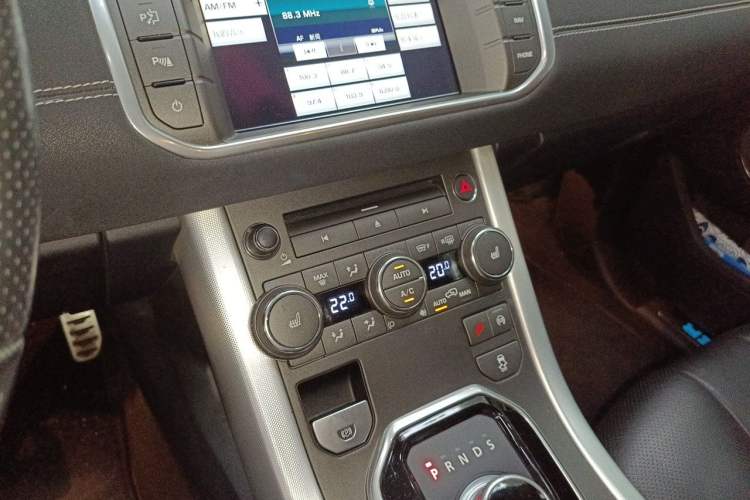 Used Land Rover Range Evoque 2015 2.0T 5-Door Ignite Edition Audio And AC Panel
