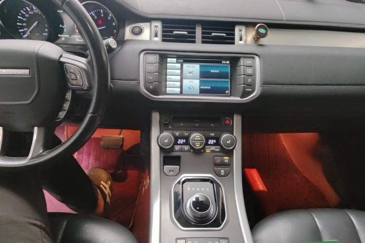 Used Land Rover Range Evoque 2015 2.0T Five-Door Fashion Edition Audio And AC Panel