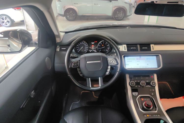 Used Land Rover Range Evoque 2015 2.0T Five-Door Zhiyao Edition Center Console