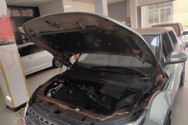 Used Land Rover Range Evoque 2015 2.0T Five-Door Zhiyao Edition Engine Bay