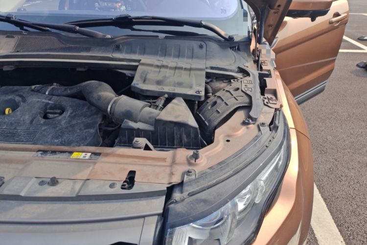 Used Land Rover Range Evoque 2015 2.0T Five-Door Zhiyao Edition Engine Bay Left