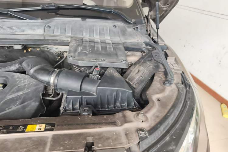 Used Land Rover Range Evoque 2015 2.0T Five-Door Zhiyao Edition Engine Bay Left