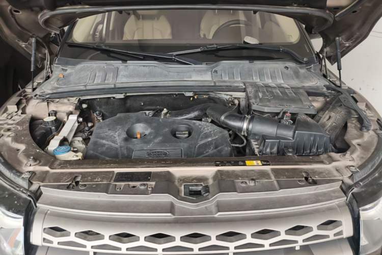 Used Land Rover Range Evoque 2015 2.0T Five-Door Zhiyao Edition Engine Bay