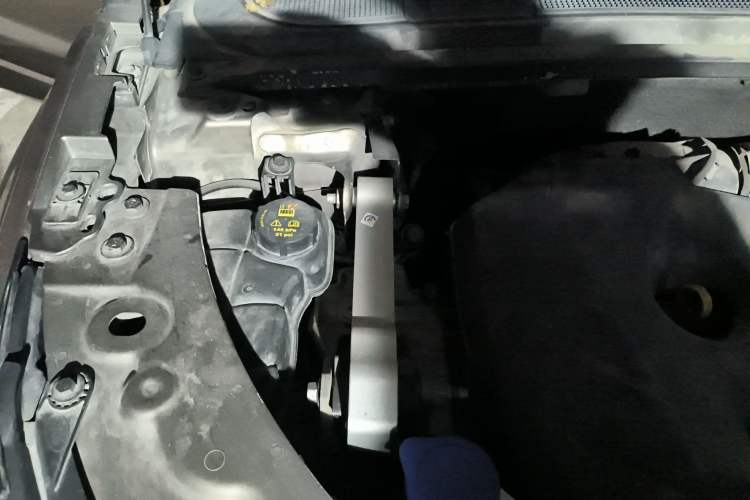 Used Land Rover Range Evoque 2015 2.0T YAMU Genesis Limited Edition Engine Bay Right