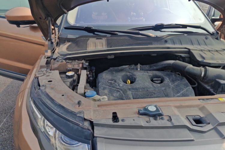 Used Land Rover Range Evoque 2015 2.0T Five-Door Zhiyao Edition Engine Bay Right