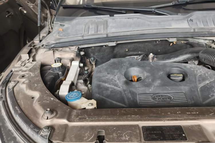 Used Land Rover Range Evoque 2015 2.0T Five-Door Zhiyao Edition Engine Bay Right