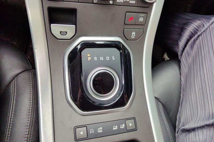 Used Land Rover Range Evoque 2015 2.0T Five-Door Zhiyao Edition Gear Lever