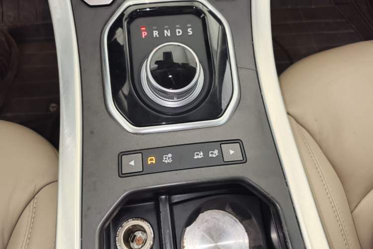 Used Land Rover Range Evoque 2015 2.0T Five-Door Zhiyao Edition Gear Lever