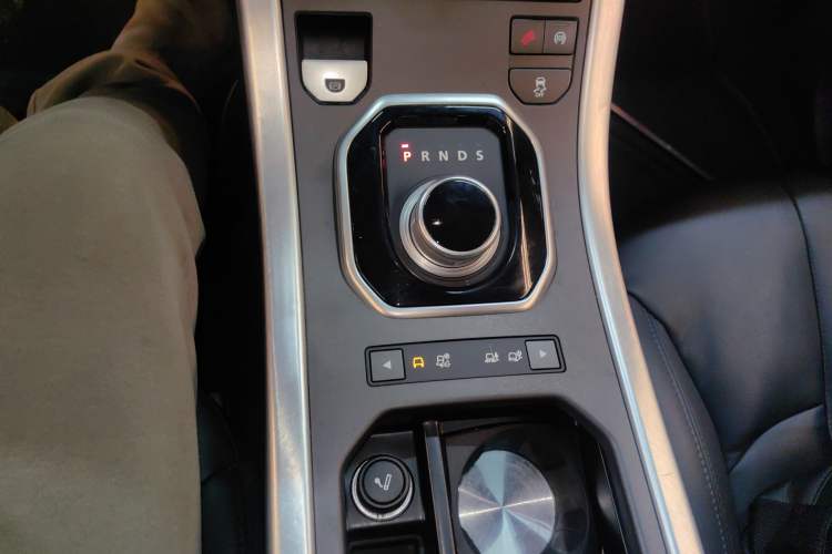 Used Land Rover Range Evoque 2015 2.0T Five-Door Zhiyao Edition Gear Lever