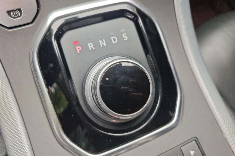Used Land Rover Range Evoque 2015 2.0T Five-Door Sporty Edition Gear Lever