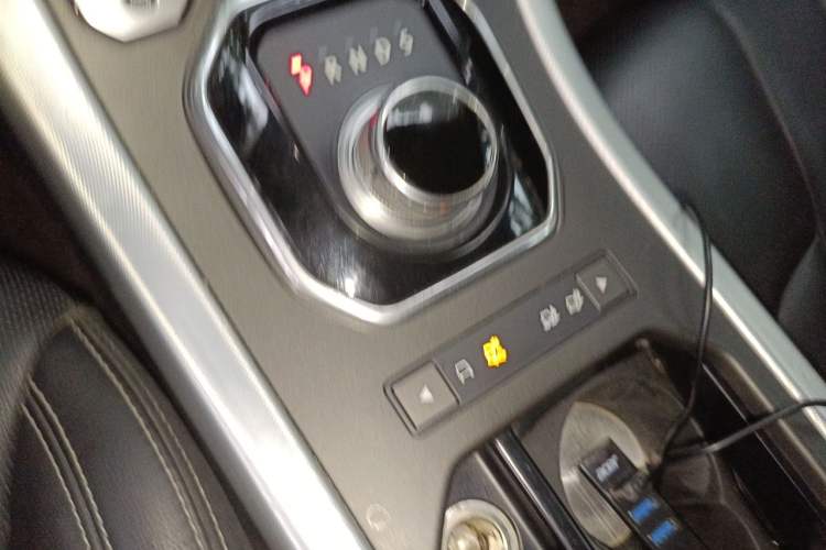 Used Land Rover Range Evoque 2015 2.0T 5-Door Ignite Edition Gear Lever