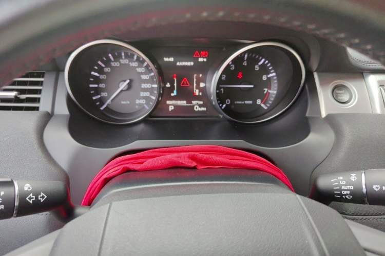 Used Land Rover Range Evoque 2015 2.0T Five-Door Zhiyao Edition Instrument Cluster