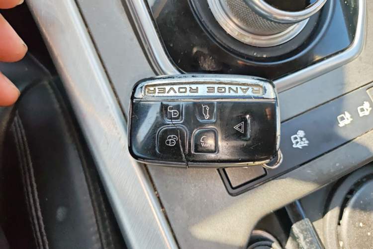 Used Land Rover Range Evoque 2015 2.0T Five-Door Zhiyao Edition Interior 1
