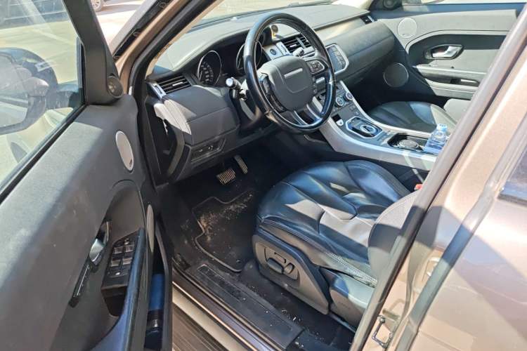 Used Land Rover Range Evoque 2015 2.0T Five-Door Zhiyao Edition Interior 3