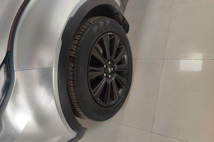 Used Land Rover Range Evoque 2015 2.0T Five-Door Zhiyao Edition Left Front Wheel Hub
