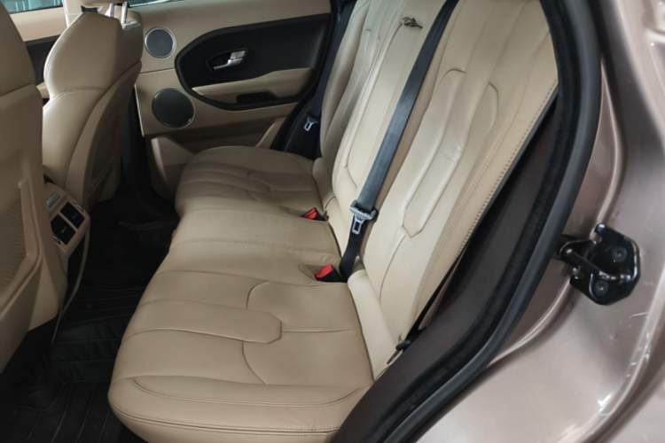 Used Land Rover Range Evoque 2015 2.0T Five-Door Zhiyao Edition Left Rear Seat