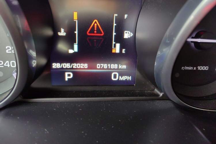 Used Land Rover Range Evoque 2015 2.0T Five-Door Zhiyao Edition Odometer Close Up