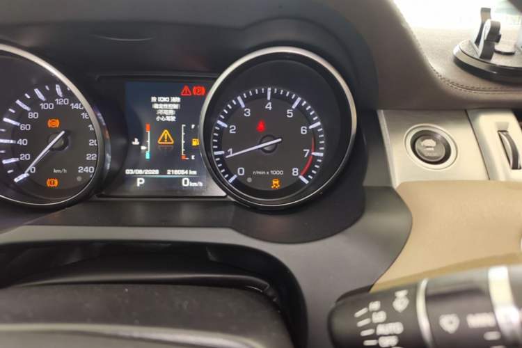 Used Land Rover Range Evoque 2015 2.0T Five-Door Zhiyao Edition Odometer Close Up