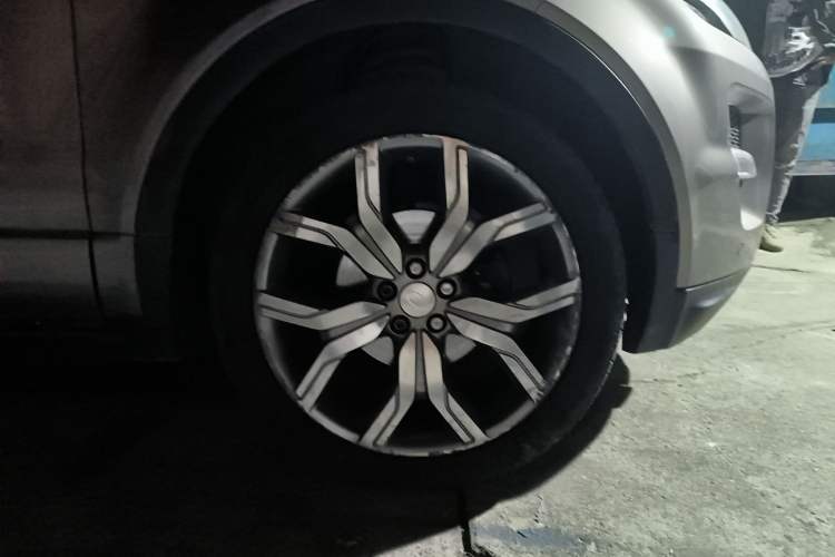 Used Land Rover Range Evoque 2015 2.0T YAMU Genesis Limited Edition Right Front Wheel Hub