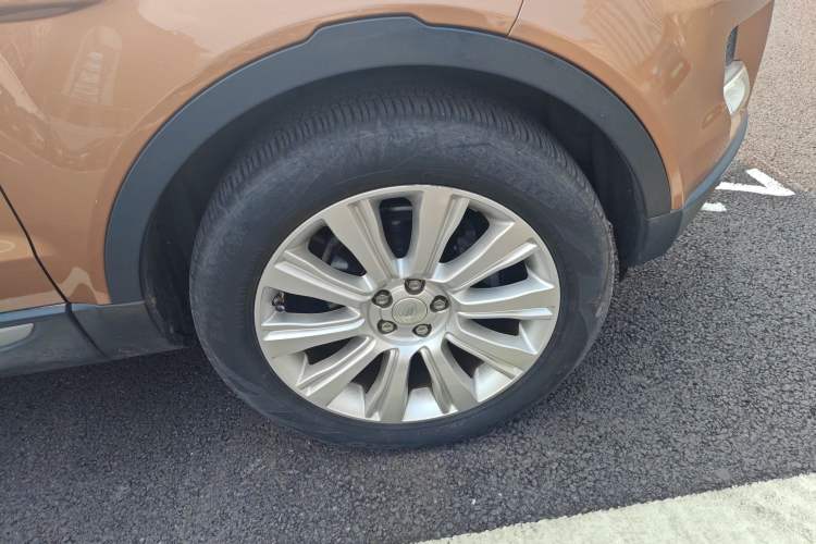 Used Land Rover Range Evoque 2015 2.0T Five-Door Zhiyao Edition Right Front Wheel Hub